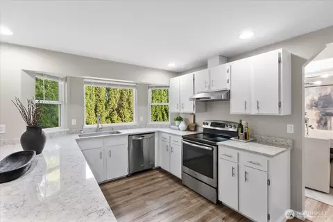 Kitchen - 22621 8th Dr SE, Bothell, WA 98021 photo 3 of 6