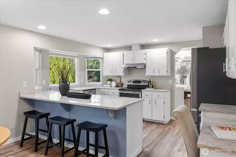 Kitchen - 22621 8th Dr SE, Bothell, WA 98021 photo 1 of 6