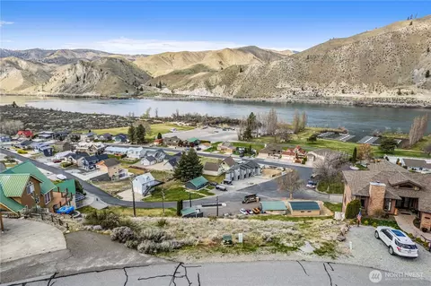 525 W Marine View Dr, Orondo, WA 98843