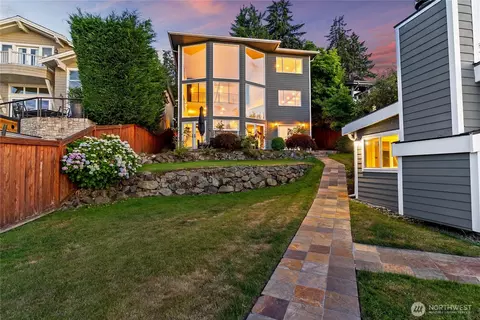 17714 SE 40th Pl, Bellevue, WA 98008
