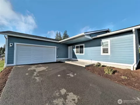 11 Eberhart Ln, Allyn, WA 98524