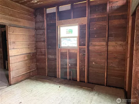 Bedroom - 490 W Spruce St, Sequim, WA 98382 photo 1 of 5