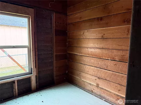 Bedroom - 490 W Spruce St, Sequim, WA 98382 photo 4 of 5