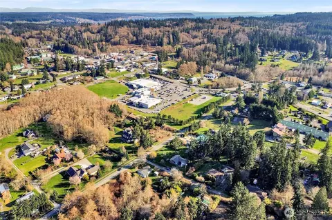 7 Dutch Hollow Dr, Freeland, WA 98249
