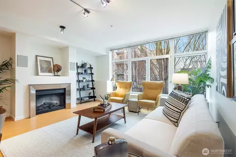 17 W Mercer St #104, Seattle, WA 98119