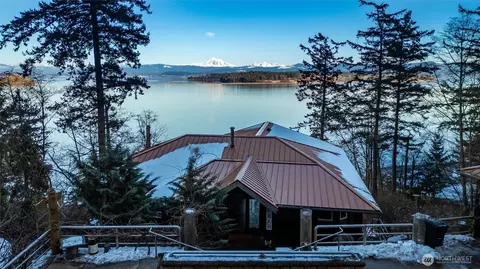 1822 Seacrest Dr, Lummi Island, WA 98262