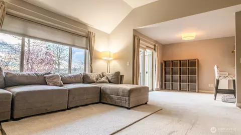 3838 Lake Washington Blvd SE #B-5, Bellevue, WA 98006