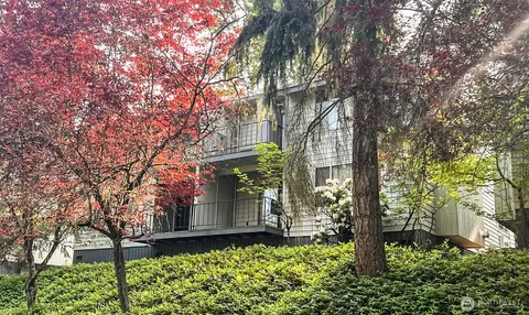 3838 Lake Washington Blvd SE #B-5, Bellevue, WA 98006