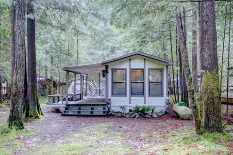 96 Sunset Cir, Deming, WA 98244