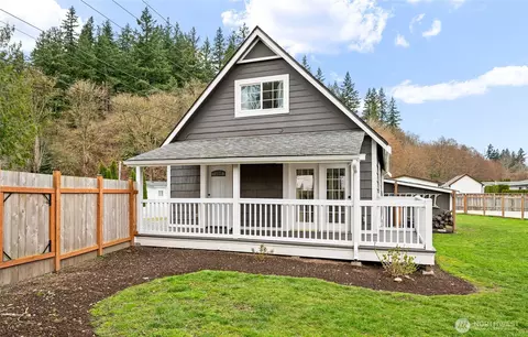 416 N Regent St, Burlington, WA 98233