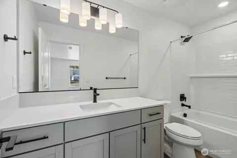 Bath - 23962 36th Ave SE #4, Bothell, WA 98021 photo 2 of 5