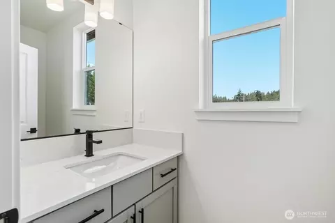 Bath - 23962 36th Ave SE #4, Bothell, WA 98021 photo 1 of 5