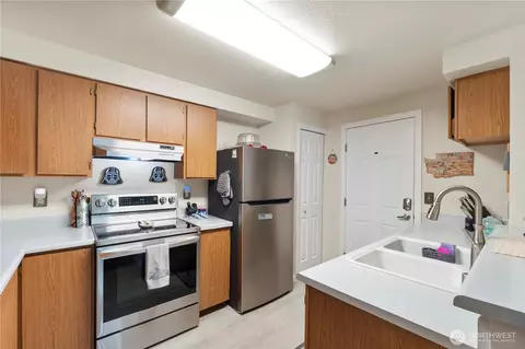 Kitchen - 14503 136th Street Ct E, Orting, WA 98360 photo 2 of 2