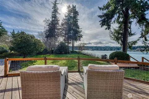 2735 Marine Dr, Bremerton, WA 98312