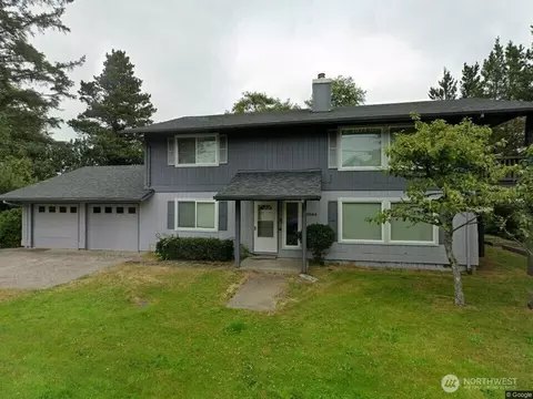 1204 Ocean Beach Blvd N, Long Beach, WA 98631