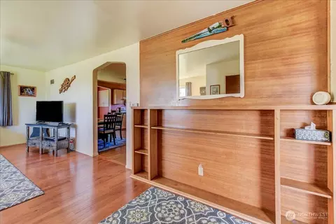 Living - 43004 196th Ave SE, Enumclaw, WA 98022 photo 1 of 4