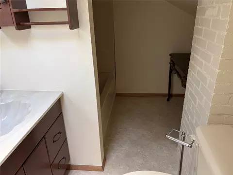 Bath - 43004 196th Ave SE, Enumclaw, WA 98022 photo 2 of 4