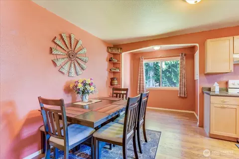 Dining - 43004 196th Ave SE, Enumclaw, WA 98022 photo 1 of 2