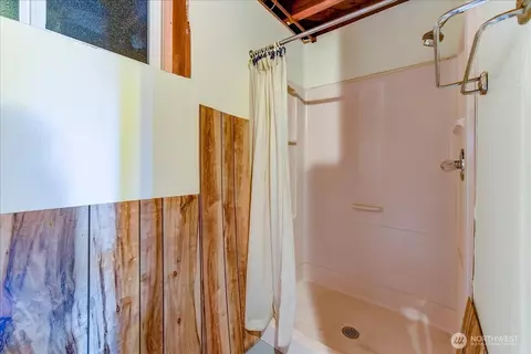 Bath - 43004 196th Ave SE, Enumclaw, WA 98022 photo 4 of 4