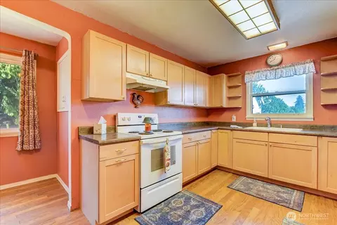 Kitchen - 43004 196th Ave SE, Enumclaw, WA 98022 photo 1 of 2