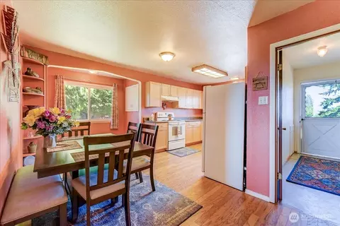 Dining - 43004 196th Ave SE, Enumclaw, WA 98022 photo 2 of 2