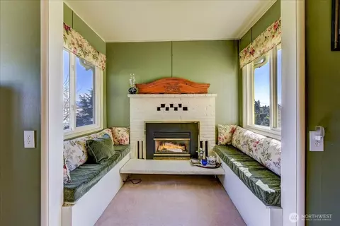 Living - 43004 196th Ave SE, Enumclaw, WA 98022 photo 4 of 4