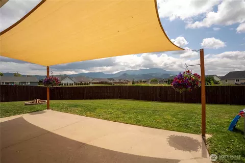 Exterior - 413 Cornerstone Dr, Sumas, WA 98295 photo 8 of 9