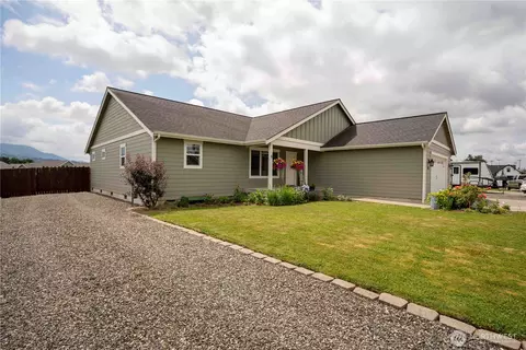 Exterior - 413 Cornerstone Dr, Sumas, WA 98295 photo 3 of 9