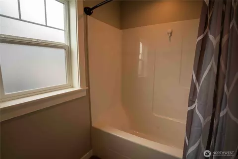 Bath - 413 Cornerstone Dr, Sumas, WA 98295 photo 3 of 3