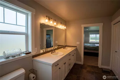 Bath - 413 Cornerstone Dr, Sumas, WA 98295 photo 1 of 3