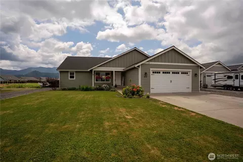 413 Cornerstone Dr, Sumas, WA 98295