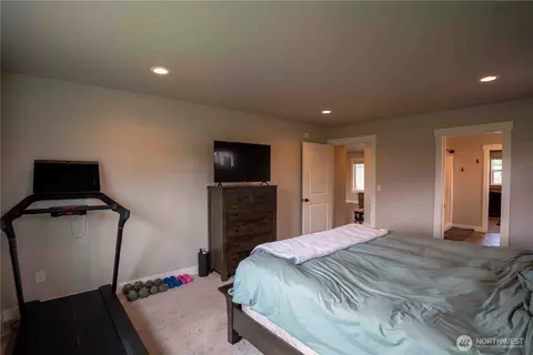 Bedroom - 413 Cornerstone Dr, Sumas, WA 98295 photo 2 of 9