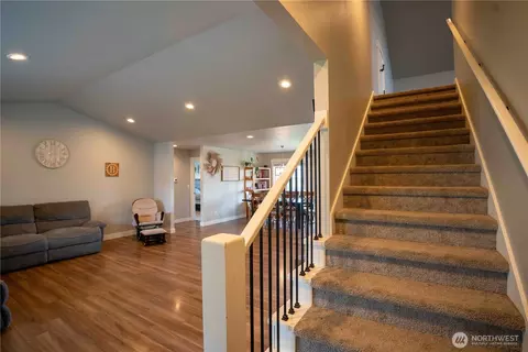 Entry Way - 413 Cornerstone Dr, Sumas, WA 98295 photo 1 of 2