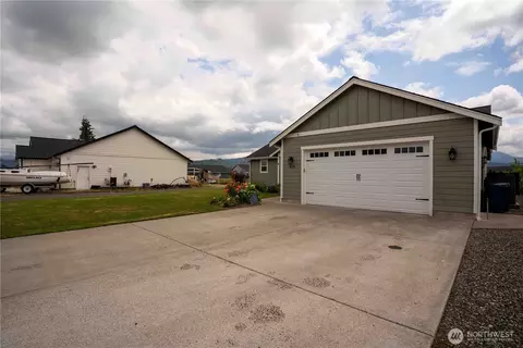 Exterior - 413 Cornerstone Dr, Sumas, WA 98295 photo 9 of 9