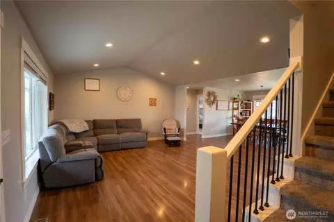 Living - 413 Cornerstone Dr, Sumas, WA 98295 photo 1 of 4