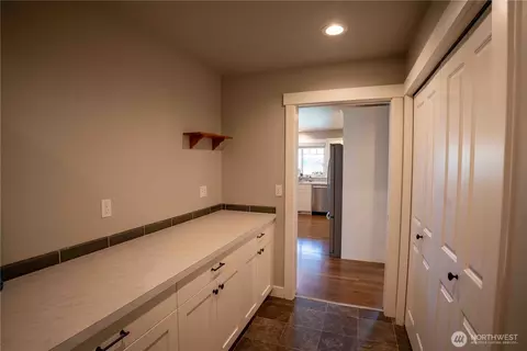 Entry Way - 413 Cornerstone Dr, Sumas, WA 98295 photo 2 of 2