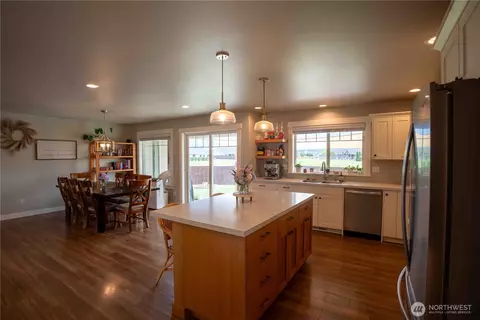 Kitchen - 413 Cornerstone Dr, Sumas, WA 98295 photo 1 of 2