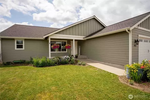 Exterior - 413 Cornerstone Dr, Sumas, WA 98295 photo 4 of 9