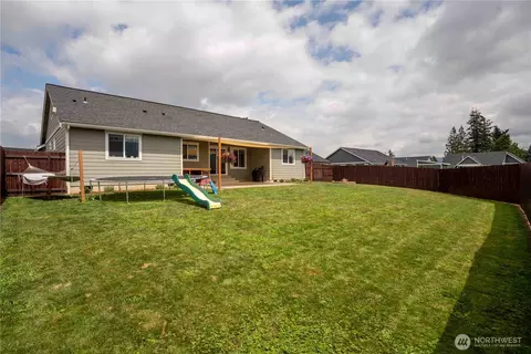 Exterior - 413 Cornerstone Dr, Sumas, WA 98295 photo 7 of 9