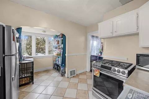 Kitchen - 2209 21st St, Everett, WA 98201 photo 2 of 3