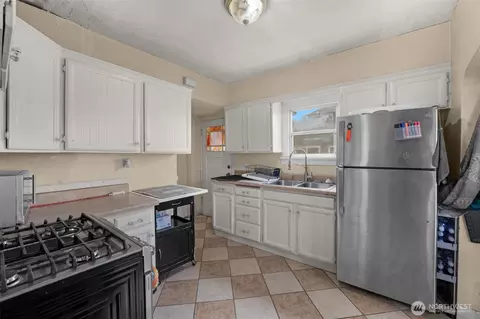 Kitchen - 2209 21st St, Everett, WA 98201 photo 1 of 3