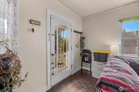 Entry Way - 2209 21st St, Everett, WA 98201 photo 1 of 2