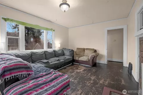 Living - 2209 21st St, Everett, WA 98201 photo 2 of 2