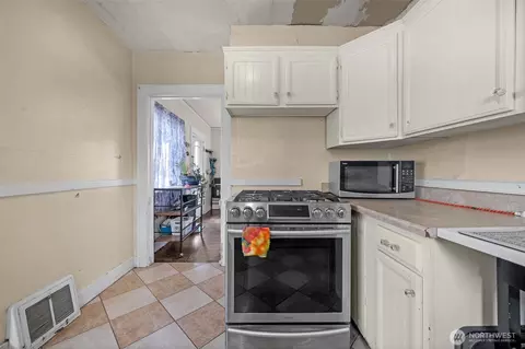 Kitchen - 2209 21st St, Everett, WA 98201 photo 3 of 3