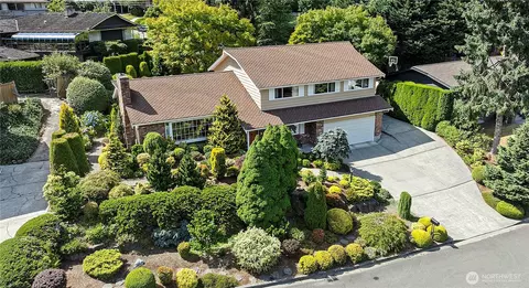 19225 51st Ave NE, Lake Forest Park, WA 98155