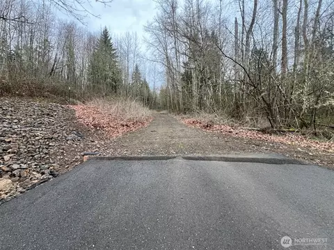 318 Martins Bluff Rd, Kalama, WA 98625