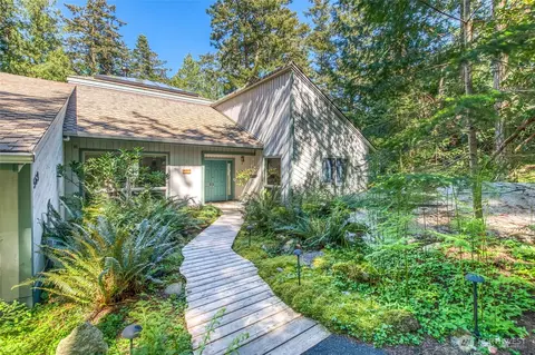 569 Island Dr, Friday Harbor, WA 98250