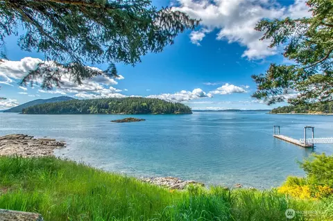 202 Avilion Pl, Olga, WA 98279
