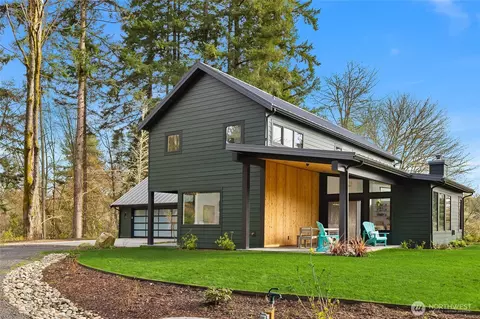 9661 NE Pine St, Bainbridge Island, WA 98110