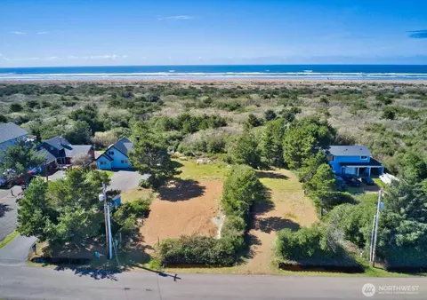 317 Sand Dune Ave NW, Ocean Shores, WA 98569